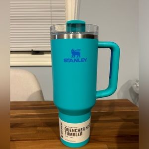 Stanley 40oz Stainless Steel H2.0
FlowState Quencher Tumbler Aquamarine